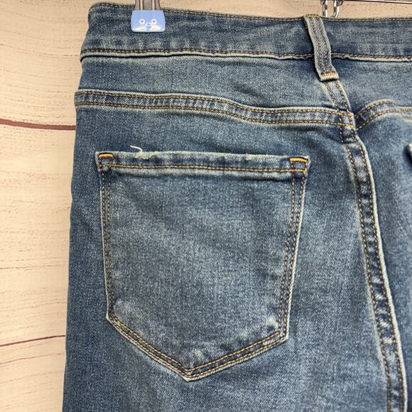 Old Navy Women's High-Rise Kicker Boot-Cut Jeans Size 4 - Picture 12 of 13
